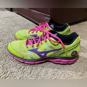 Mizuno Wave Rider 17 Athletic Running Shoes Yellow Pink Purple Women’s Size 9